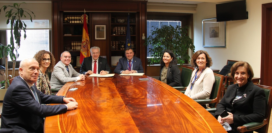 foto de los asistentes a la firma