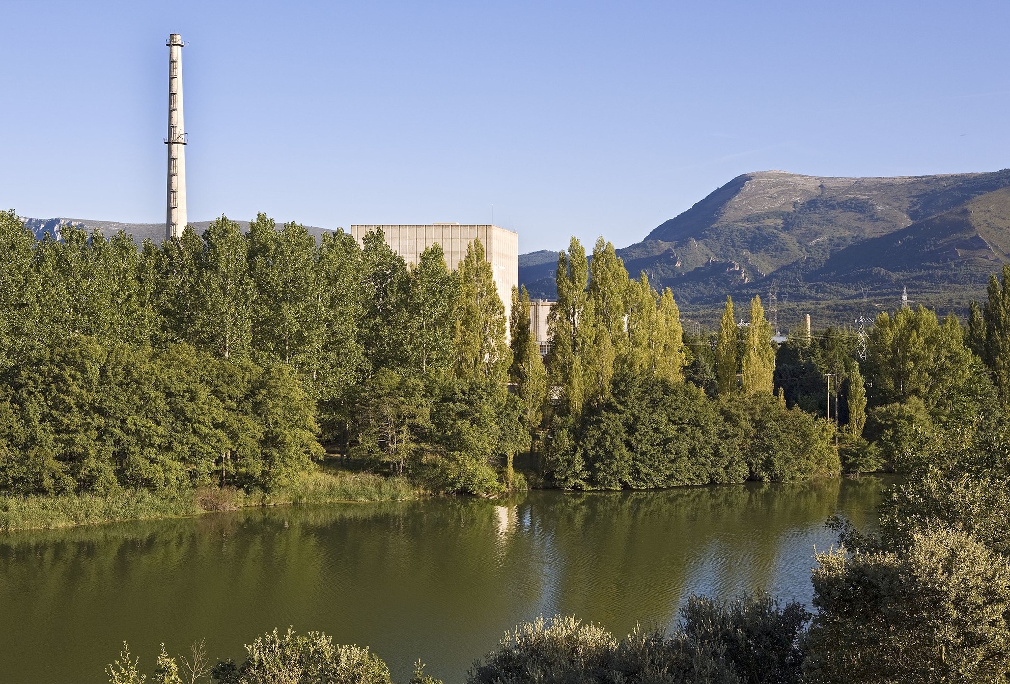 El CSN aprueba la firma de un convenio con la UPV para el programa de vigilancia radiológica ambiental en Garoña