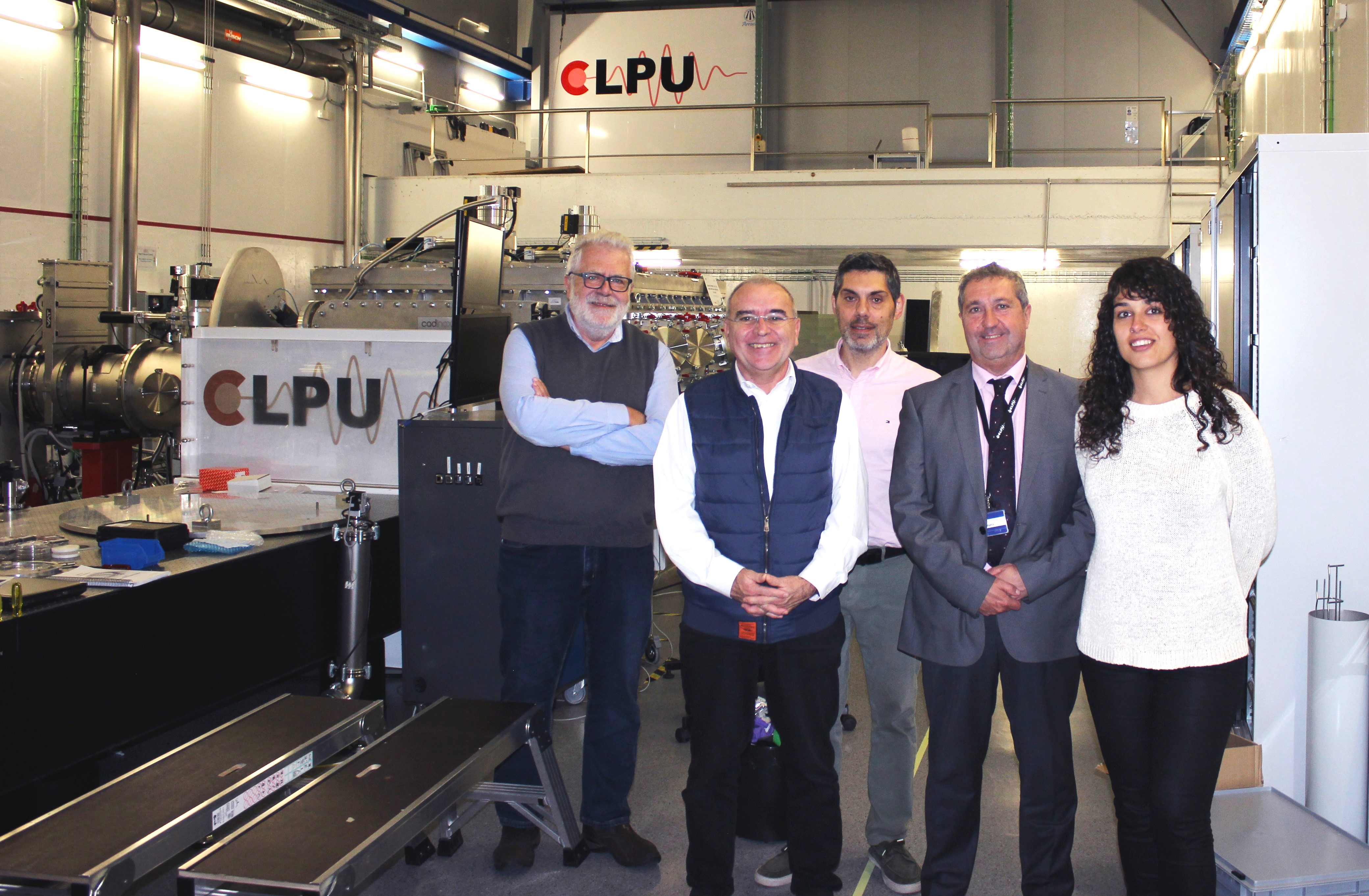 El consejero del CSN Francisco Castejón visita el Centro de Láseres Pulsados de Salamanca