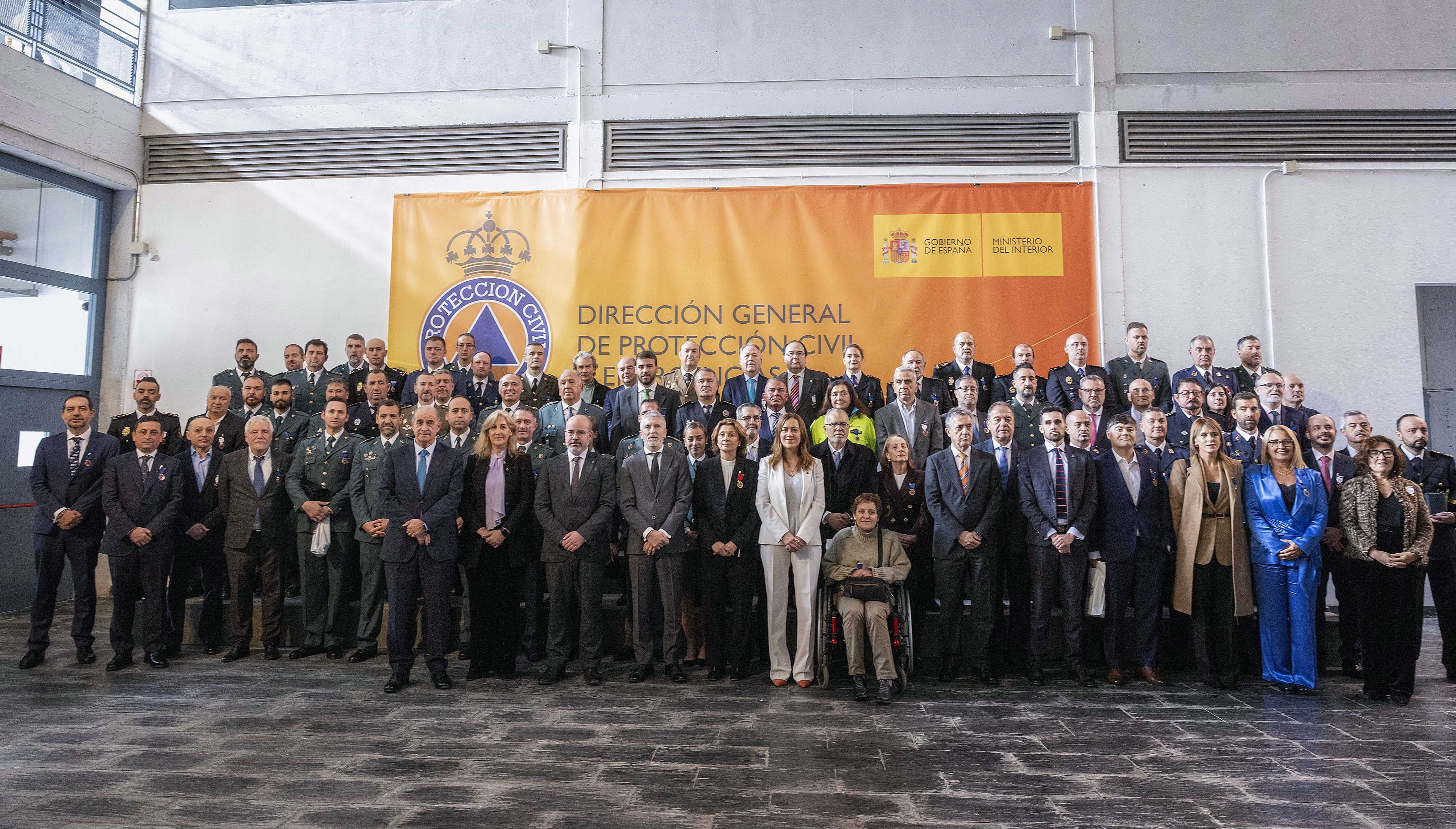 Dos técnicos del CSN reciben la medalla de bronce con distintivo azul al Mérito de la Protección Civil