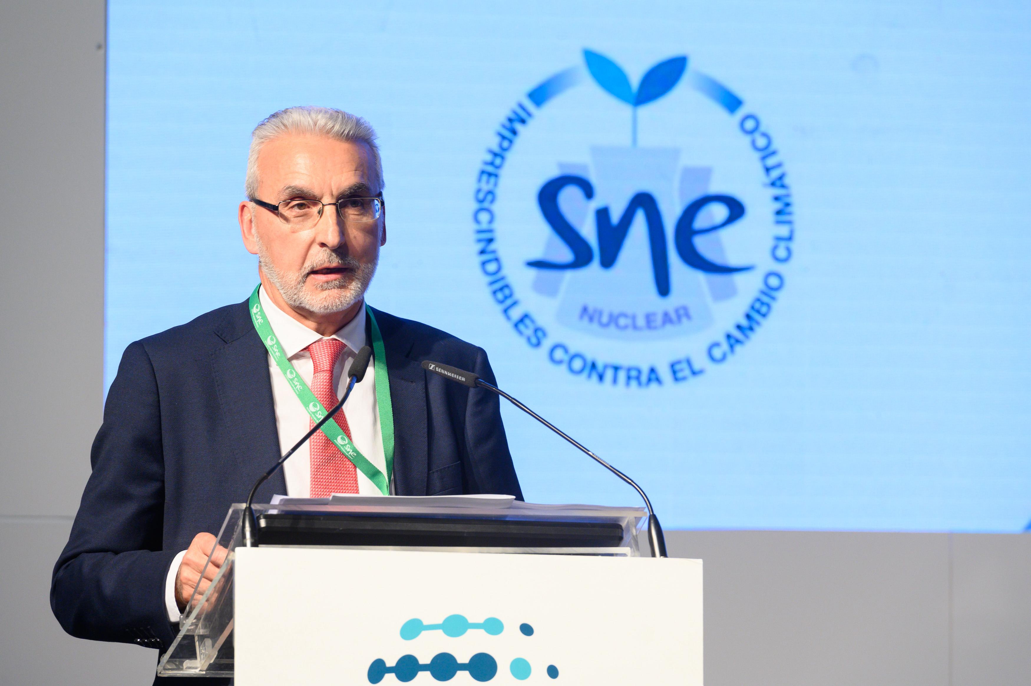 Juan Carlos Lentijo durante su intervención en la clausura de la 50.ª reunión de la SNE