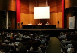 La consejera Velasco inaugura las jornadas acompañada de la presidenta del Foro Nuclear, Mª Teresa Domínguez (dcha) y del vicerrector de la UPM