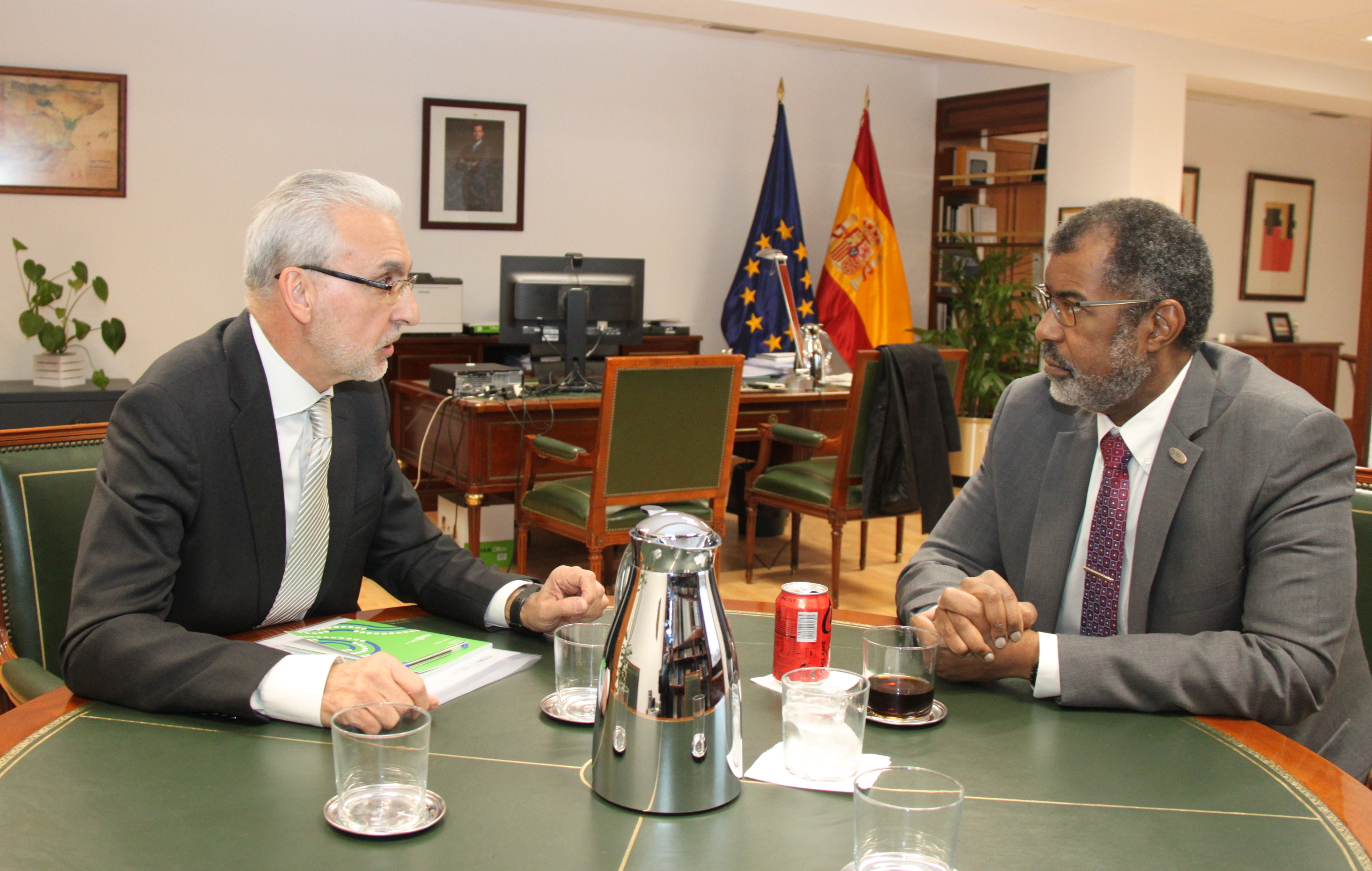 El director general de la Agencia de Energía Nuclear junto al presidente del CSN, Juan Carlos Lentijo